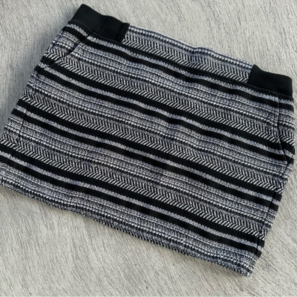 Lou & Grey Brand Women’s Black and White Stripped Knit Mini Skirt Size Large